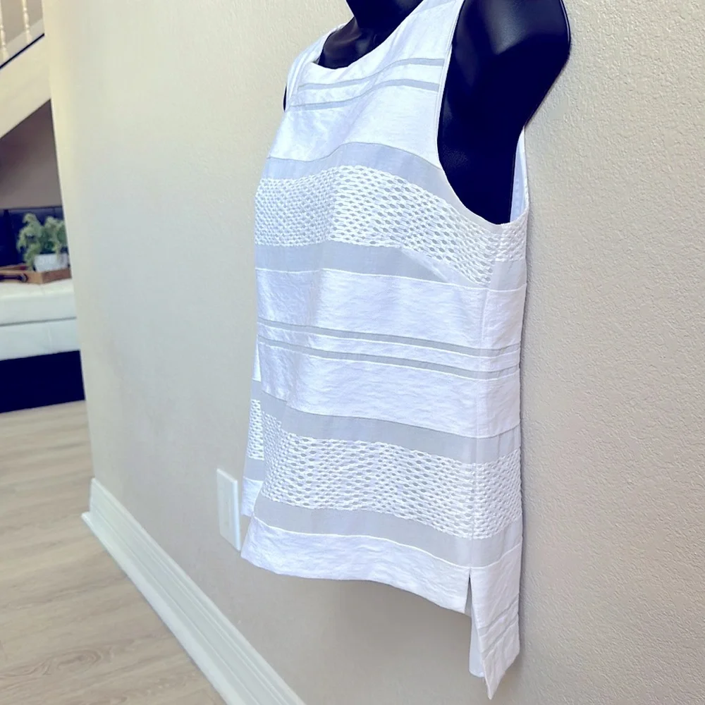 White House | Black Market Crisp White Sleeveless Blouse - Picture 2 of 3